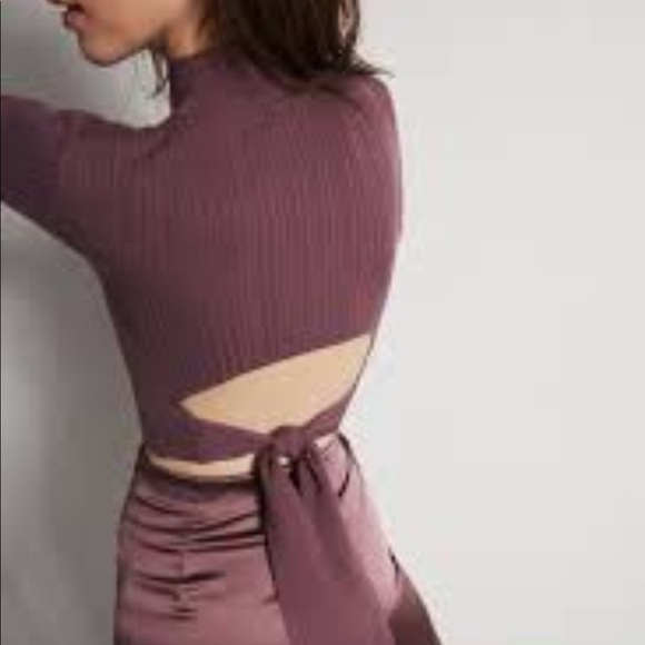 Open Back TurtleNeck - Picture 1 of 10